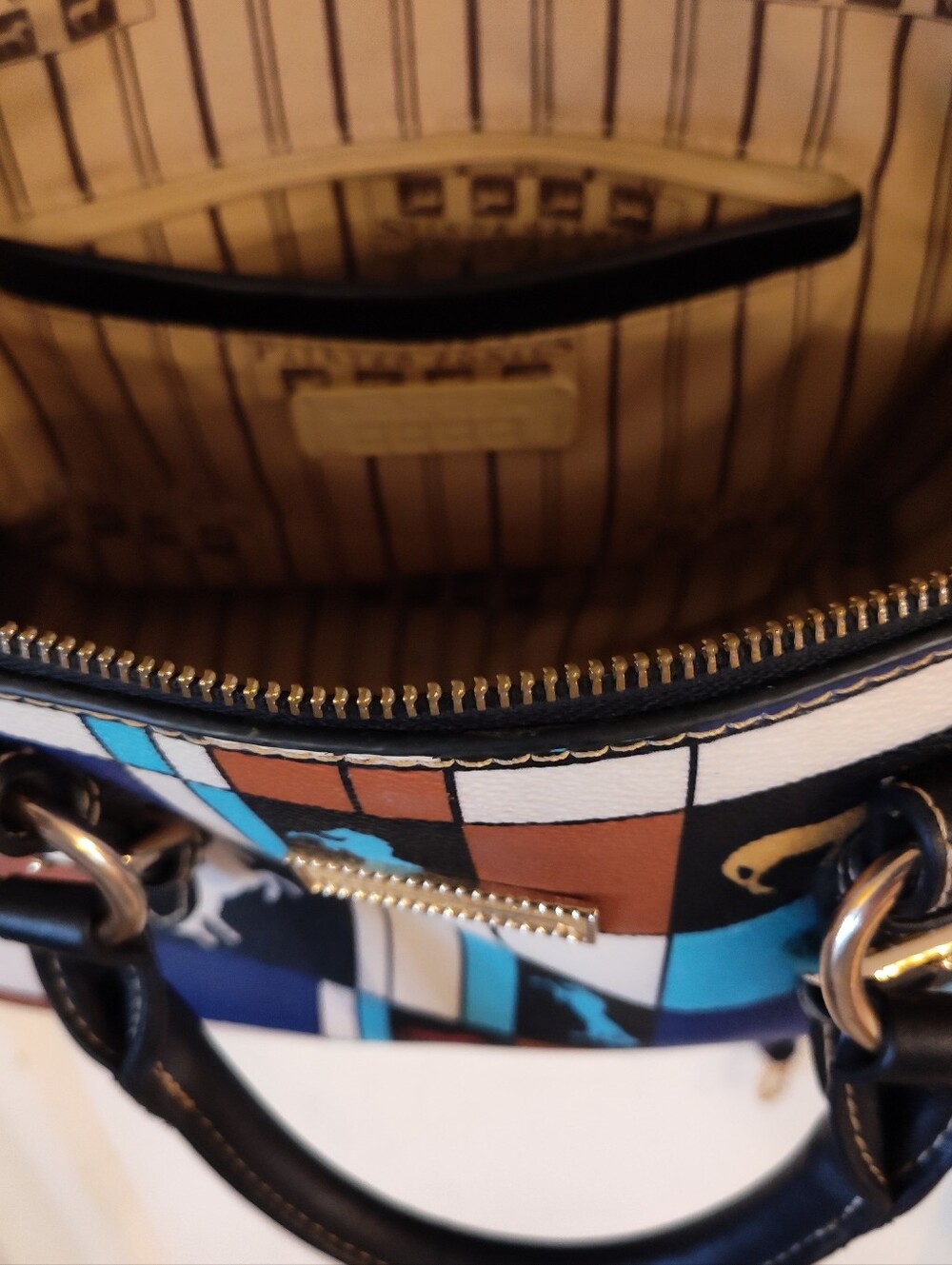 The Trail Of The Painted Ponies Handbag With Crossbody Strap - Picture 4 of 10